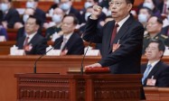 新当选的全国人大常委会委员长赵乐际进行宪法宣誓