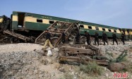 巴基斯坦客运列车脱轨 至少30人死亡，超80人受伤
