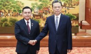 赵乐际同老挝国会主席赛宋蓬举行会谈